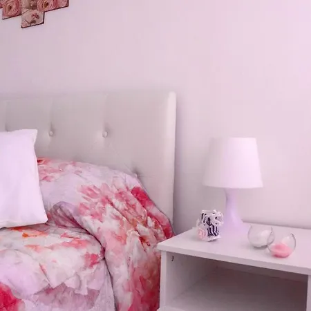 Anchor And Rose Apartment