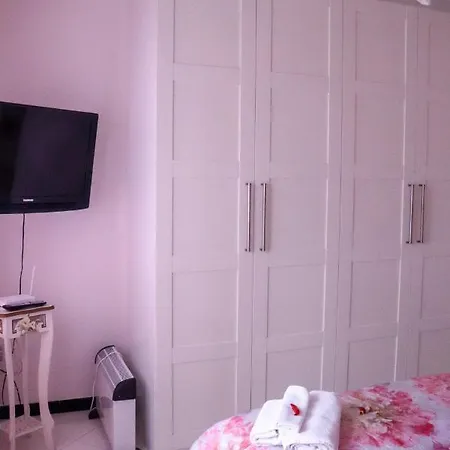 Anchor And Rose Apartment *