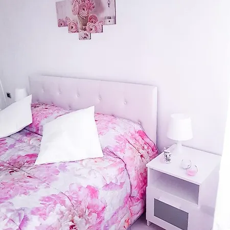 Anchor And Rose Apartment *