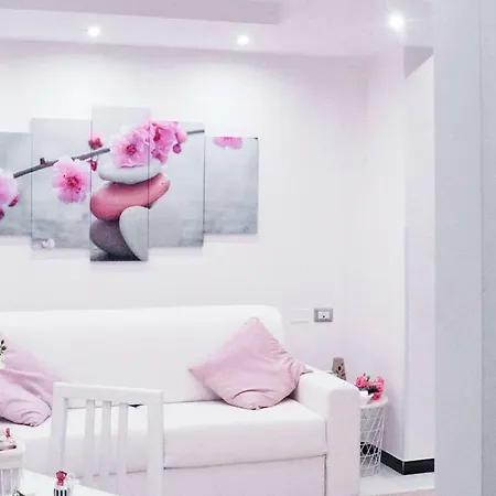 Apartment Anchor And Rose *