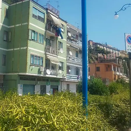 Anchor And Rose Apartment