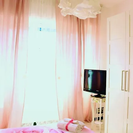 Anchor And Rose Apartment *