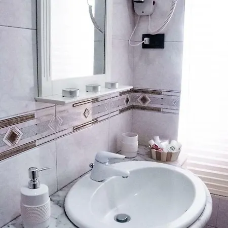 Anchor And Rose Apartment